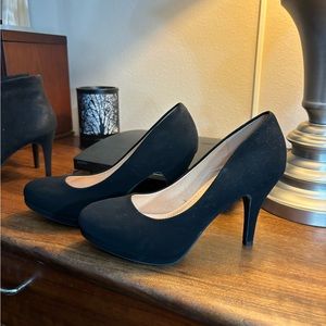 Suede platform toe women’s heels never worn size 9